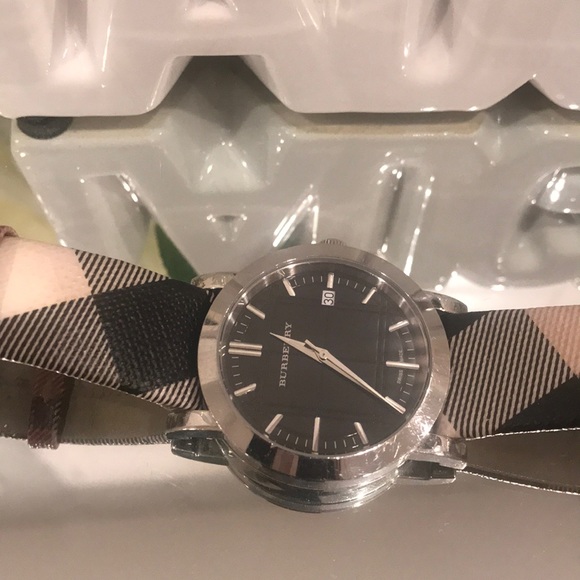 Burberry watch - Picture 3 of 8